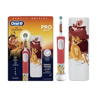 Oral-B Vitality Pro Kids 3+ Lion King gyerek elektromos fogkefe + utazótok Oral-B Vitality Pro Kids 3+ Lion King gyerek elektromos fogkefe + utazótok